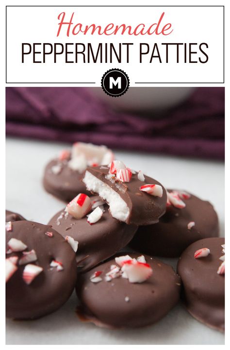 Homemade Peppermint Patties - Made from scratch with just a few ingredients. A great quick after dinner treat that gives you fresh breath! Peppermint Patties Recipe, Homemade Peppermint Patties, Hot Fudge Cake, Hot Chocolate Fudge, Yummy Christmas Treats, Slow Cooker Desserts, Patties Recipe, Winter Desserts, Peppermint Patties