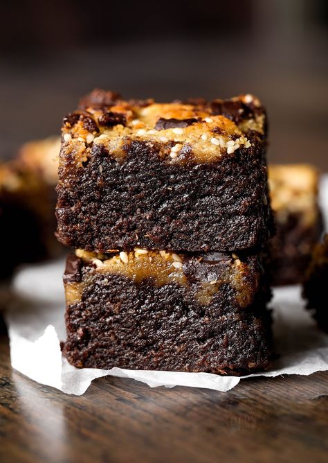 Vegan Tahini Brownies Refined Sugar Free Brownies, Tahini Brownies, Gluten Free Brownies Recipe, Sugar Free Brownies, Plant Based Desserts, Vegan Brownie, Desserts Vegan, Gluten Free Brownies, Gf Desserts