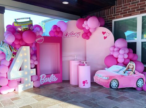 Barbie Party Centerpieces, Pool Barbie, Girls Barbie Birthday Party, Barbie Party Ideas, Theme Birthday Decoration, Barbie Decorations, Barbie Pool Party, Cake Balloons, Barbie Party Decorations