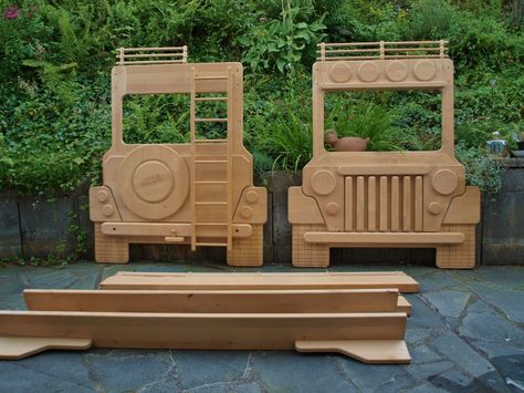 Jeep - Not sure what it is but I want it! Jeep Safari Party, Safari Jeep Cardboard Diy, Diy Jeep, Safari Jeep, Jungle Decorations, Diy Floral Decor, Forest Birthday, Vbs Themes, Safari Decorations