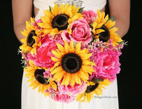 Yellow sunflowers with pink roses and wax flower make a gorgeous bouquet! Description from pinterest.com. I searched for this on bing.com/images Pink Rose Wedding Bouquet, Tangerine Wedding, Gorgeous Bouquet, Wedding Flowers Sunflowers, Pink Roses Wedding, Wedding Flower Guide, Sunflowers And Roses, Sunflower Wedding Bouquet, Pink Sunflowers