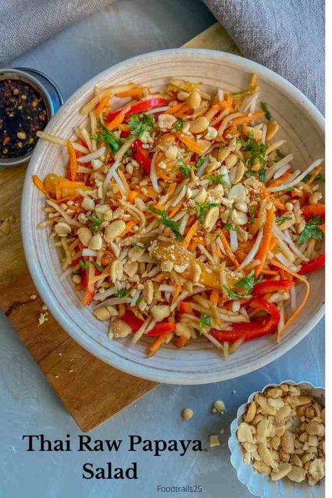 Raw Papaya Salad, Mango Salad Recipe, Salad With Mango, Papaya Recipes, Green Papaya Salad, Thai Salads, Salad Vegan, Papaya Salad, Mango Salad