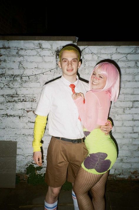 Couple Halloween Costumes Spongebob, Spongebob And Patrick Couples Costume, Sandy And Spongebob Costume, Spongebob And Sandy Costume, Spongebob Patrick Costume, Spongebob And Patrick Couple Costume, Patrick And Spongebob Costume, Iconic Duos Costume Couple, Sponge Bob And Patrick Costumes