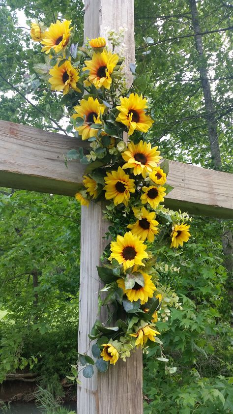 Sunflower Swag on a Cross Sunflower Swag, Realistic Wedding, Wedding Aisle Outdoor, Sunflower Wedding Decorations, Simple Wedding Bouquets, Western Sunflower, Sunflower Arrangements, Wedding Arch Rustic, Sunflower Themed Wedding