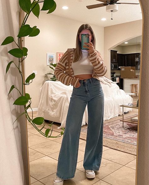 Denim Wide Leg Pants Outfit Aesthetic, Outfit With Wide Jeans, Wide Leg Jeans Shopping, Broad Jeans Outfits, T Shirt With Wide Leg Jeans, Fits With Wide Leg Jeans, Cute Blue Jeans Outfit, Wide Leg Blue Jeans Outfit Summer, Where To Buy Wide Leg Jeans