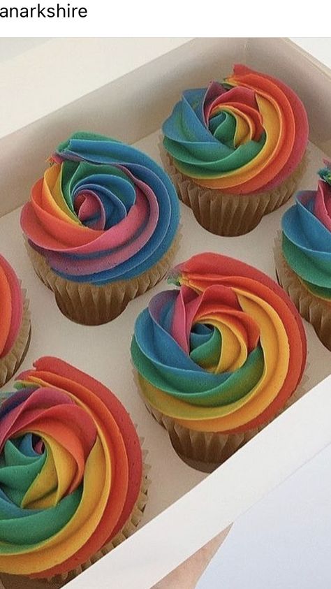 Rainbow High Party Ideas, Rainbow High Birthday Cake, Cupcake Icing Designs, Pride Ideas, Icing Designs, Healthy Book, Icing Design, Cupcake Icing, Rainbow Roses