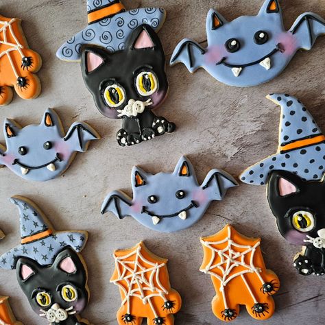 Bats and black cats and spiders-oh my! #petitesweetsbydonna #halloween #halloweencookies #halloweencookiedecorating #blackcats #Cookie #cookies #cookiesoffacebook #cookiesofinstagram Halloween Cookies Decorated, Animal Cookies, Halloween Animals, Halloween Cookies, Halloween Recipes, Black Cats, Spiders, Black Cat, Bat