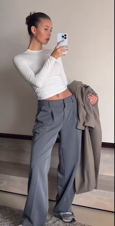 Grey Dress Pants Outfit, Tailored Pants Outfit, Every Other Thursday, Slacks Outfit, Grey Pants Outfit, Pants Outfit Work, Outfit Grey, Dress Pants Outfits, Tailored Clothes