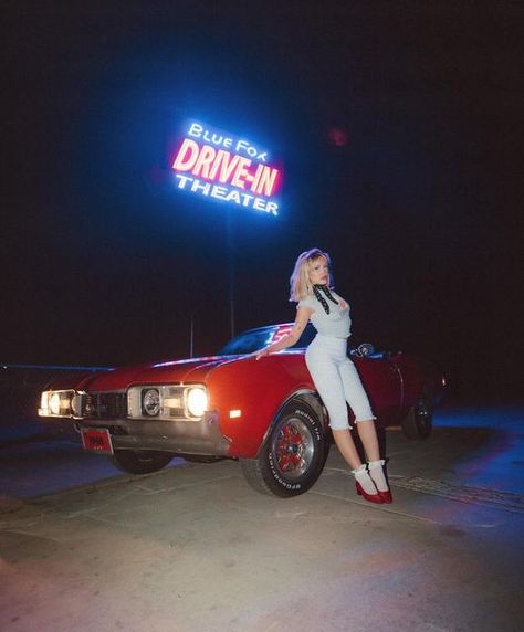 maddi steiner on Instagram: "take her to a drive-in movie!" Drive In Aesthetic Vintage, Drive Thru Photoshoot, Drive In Movie Photoshoot, Diner Aesthetic Photoshoot, Drive In Movie Outfit, Old School Car Photoshoot, Drive In Movie Aesthetic, Diner Photoshoot, 50s Photoshoot