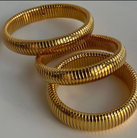 Bangles Aesthetic, Vintage Gold Bracelet, Aesthetic Jewelry, Snake Bracelet, Ring Watch, Bracelet Vintage, Style Classique, Fashion Aesthetic, Girls Fashion