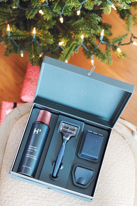 the best men's shaving kit for $35 // #forhim #shaving Men’s Shaving Kit, Shaving Kits For Men Gift, Pr Unboxing, Mens Grooming Kit, Shaving Kit, Branding Strategy, Insta Inspiration, Bf Gifts, Hamper Storage