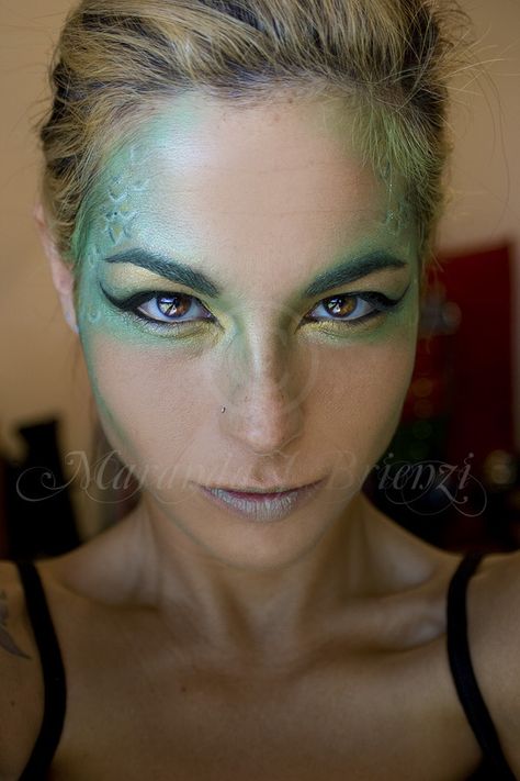 Mermaid Costume Medusa, Mermaid Makeup Halloween, Dragon Makeup, Siren Costume, Fantasy Make-up, Alien Makeup, Siren Mermaid, Mermaid Halloween, Super Party