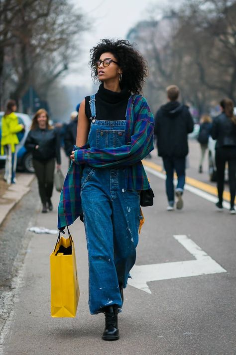 How to Wear Overalls in 8 Outfits | Who What Wear Overalls Outfit Fall, Jean Overall Outfits, Overalls Outfit Winter, Black Overalls Outfit, Styling Overalls, Denim Overalls Outfit, Overalls Outfits, Imaan Hammam, Overall Outfit