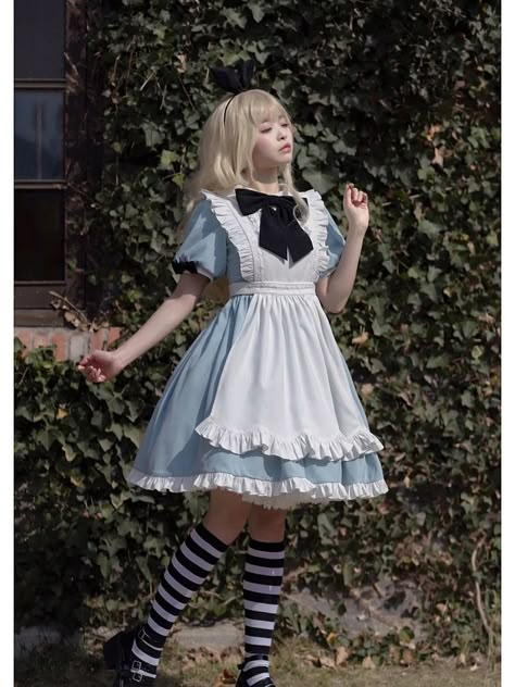 Alice Dress Wonderland, Alice Cosplay Wonderland, Alice In Wonderland Outfits Ideas, Alice In Wonderland Inspired Outfits Aesthetic, Cute Alice In Wonderland Costume, Wonderland Themed Outfits, Alice In The Wonderland Costumes, Alice Inspired Outfits, Alice In Wonderland Aesthetic Outfit