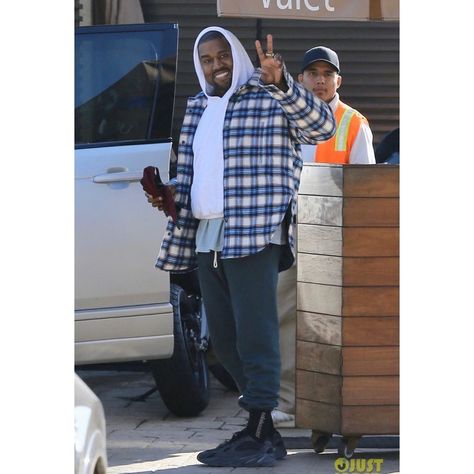 Kanye Omari West 🔥 on Instagram: “@kanyewest rocks blue/grey Balenciaga Flannel Jacket, grey Yeezy Season 5 Sweatpants combined with Yeezy Boost 700 V2 Vanta Sneaker. 📸…” Kanye West Smiling, Grey Yeezy, Kanye West Outfits, Kanye Fashion, Kanye West Style, Yeezy Fashion, Yeezy Outfit, Yeezy Season, Yeezy 700