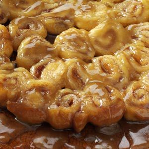 Mini Caramel Rolls Recipe from Taste of Home -- shared by Kayla Wiegand, Congerville, Illinois Caramel Rolls Recipe, Pull Aparts, Pillsbury Crescent, Caramel Rolls, Baked Rolls, Crescent Roll Recipes, Roll Recipes, Holiday Goodies, Crescent Roll