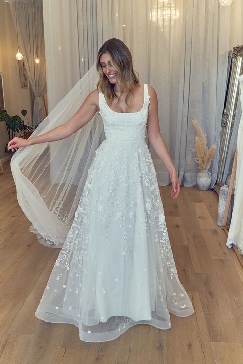 Up the romance factor on your wedding day with the Noah gown. — Anna Campbell High Waist Wedding Dress, Anna Campbell Bridal, Waist Wedding Dress, Wedding Dress White, Anna Campbell, Dream Wedding Ideas Dresses, Romantic Bride, October 2022, Bride Look