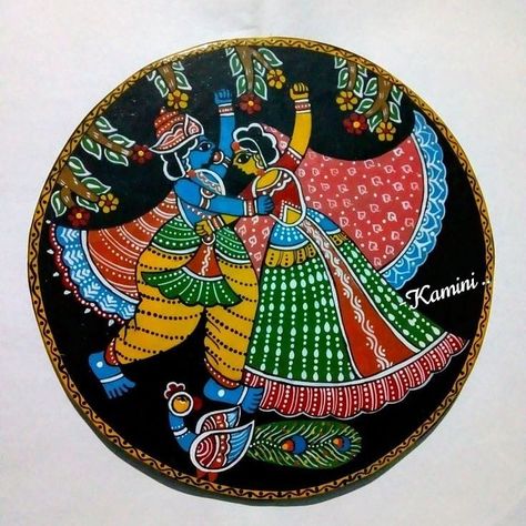 Tikuli Art Painting, Tikuli Art, Madhubani Designs, Phad Painting, Art Krishna, Painting Folk Art, Round Painting, Warli Art, Painted Clothing