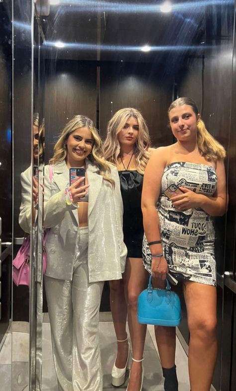 matching outfits coordinating groups girls besties best friends ny dinner miami group fit outfit la new york nyfw Dinner Miami, Colorful Fall Outfits, Girl Night, Coordinating Outfits, Fit Check, Girls Night Out, Fall Winter Outfits, Matching Outfits, Fall Vibes