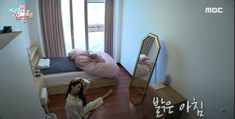 Princess Room, Dorm Bedroom, Room Desk, Pretty Room, Dreamy Room, Japanese Aesthetic, Floor Patterns, Creepy Cute, Bedroom Aesthetic