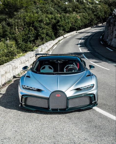 Bugatti Pur Sport “Green Rhapsody” painted in Argent Silver and exposed Green carbon fiber w/ Green carbon fiber wheels Photo taken by: @qcpmonaco on Instagram Owned by: @adrian.sutil on Instagram Expensive Car Brands, Xe Bugatti, Luxury Supercars, Tmax Yamaha, F12 Tdf, Life Manifestation, Hyper Cars, Koenigsegg Agera, Armored Truck