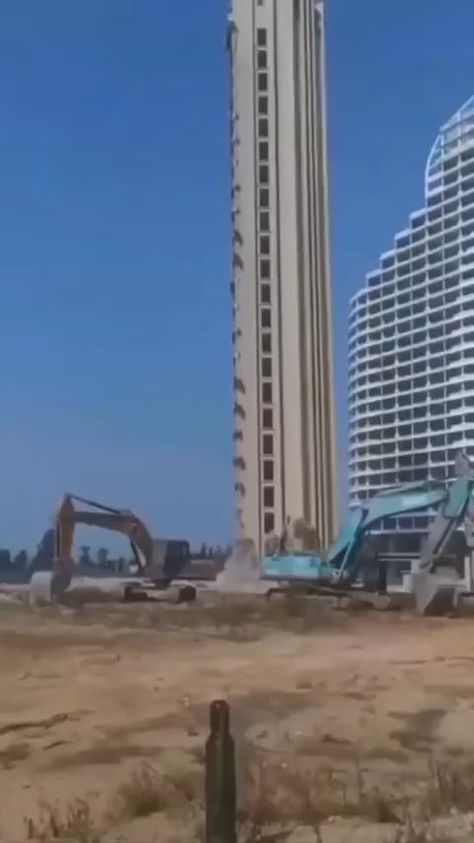 Falling Building, Building Demolition, Cornice Moulding, Ground Design, Crazy Videos, Fun Group Games, Civil Engineering Design, Concrete Buildings, Ordinary Day