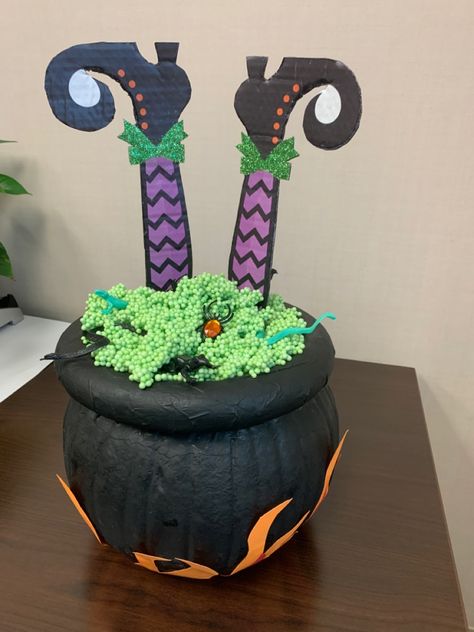 Witches Brew Pumpkin Painting, Pumpkin Decorating Caldron, Witch Pumkin Decoration Ideas, Cauldron Pumpkin Painting, Witches Cauldron Pumpkin Decorating, Pumpkin Cauldron Diy, Pumpkin Calderon, Witches Brew Pumpkin Decorating, Cauldron Pumpkin Decorating