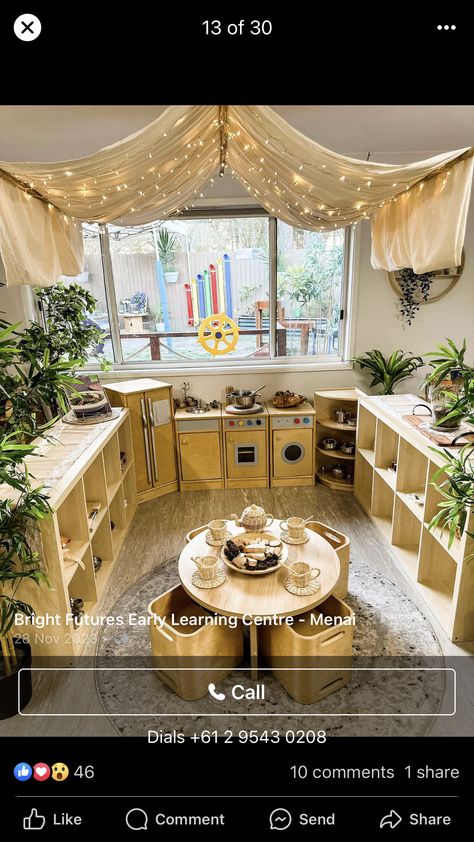 Boho Daycare Rooms Setup, Regio Preschool Classroom, Early Years Activity Ideas, Kindergarten Room Inspiration, Preschool Reggio Classroom Set Up, Natural Childcare Room Ideas, Classroom Book Corner Ideas, Primary Classroom Layout, Preschool Room Layout Classroom Setup