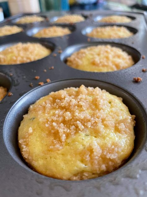 Weight Watchers Zucchini, Crumble Cupcakes, Lemon Crumble, Lemon Sweets, Cinnamon Oats, Baked Cinnamon Apples, Lemon Zucchini, Weight Watchers Recipes Desserts, Sugar Free Cake