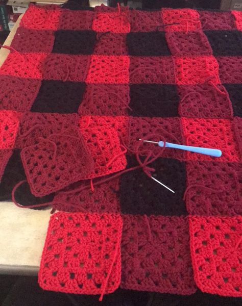 Granny Square Buffalo Plaid Afghan – Confessions of a Crochet Addict Plaid Crochet, Knit Projects, Granny Square Afghan, Crochet Quilt, Afghan Crochet, Manta Crochet, Crochet Animal, Haken Baby, Animal Patterns