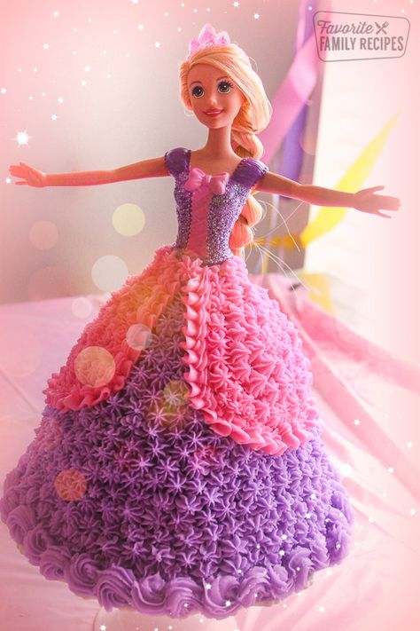 This Princess Birthday Cake or Barbie Birthday Cake is every little girl's dream! This recipe works for any size Barbie or Princess doll and is actually simple to make! Doll Cake Designs, Luscious Recipes, Princess Doll Cake, Barbie Doll Birthday Cake, Bolo Rapunzel, Barbie Doll Cake, 4de Verjaardag, Barbie Birthday Cake, 8 Birthday