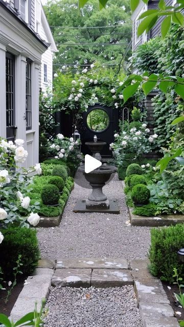 Side Yard Courtyard Ideas, Courtyard Fountain Ideas, Islamic Courtyard, Courtyard Water Feature, Courtyard Inspiration, Front Yard Fountain, Traditional Courtyard, Walled Courtyard Garden, Yard Fountain