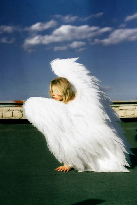 Angel Wings Photoshoot Ideas, Snow Angel Photoshoot, Angel Aesthetic Photoshoot, Cherub Photoshoot, Photoshoot With Wings, Angel Fashion Aesthetic, Angel Wing Photoshoot, Wings Concept Photos, Fallen Angel Photoshoot