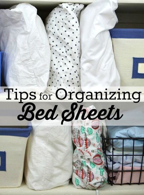 4 Simple tips for organizing bed sheets - make them easy to put away and easy to keep organized! Organizing Bed Sheets, Garden Hideaway, Small Linen Closets, Sheet Storage, Closet Organized, Organizing Linens, Organized Bed, Guest Room Bed, Tips For Organizing