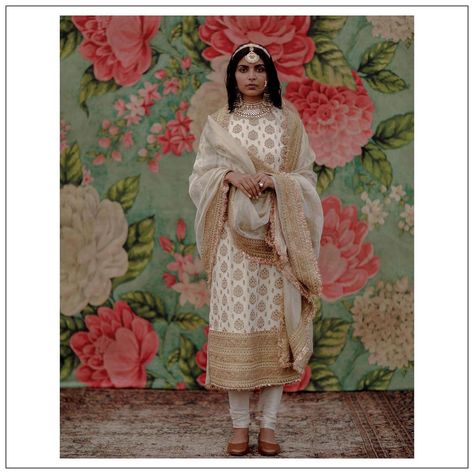 Sabyasachi on Instagram: “The Sabyasachi 2021 Collection Womenswear and jewellery @sabyasachijewelry For all product related queries, please email us at…” Sabyasachi Suits, Sabyasachi Dresses, Ejaaz Couture, Sabyasachi Designer, Sabyasachi Collection, Celebrity Casual Outfits, Indian Designer Suits, Casual Indian Fashion, Indian Dresses Traditional