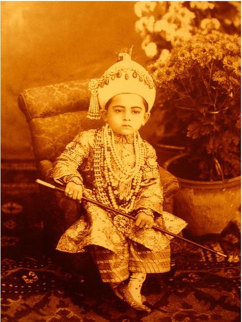 Blog - The Nizams of Hyderabad: An Epic Tale of Wealth, Loss and Reconciliation Nizam Jewellery, Indian Royalty, Historical India, Indian Jackets, Indian Symbols, Baby Jewellery, India Photo, Royal Theme, Royal Indian