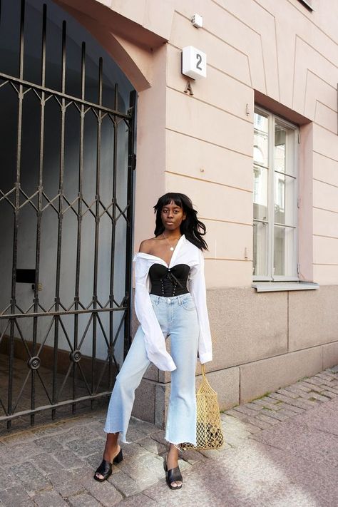 CORSET & MULES Corset Outfit Street Style, Corset Top Outfit, Corset Fashion Outfits, Corset Outfit, Corset Fashion, Modieuze Outfits, High Fashion Street Style, Best Fashion, Button Up Shirt