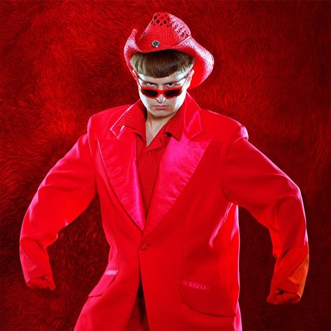 Oliver Tree Aesthetic, Alone In A Crowd, Oliver Tree, August Burns Red, Tree Aesthetic, Blood Brothers, Pretty Photos, Red Aesthetic, New Artists