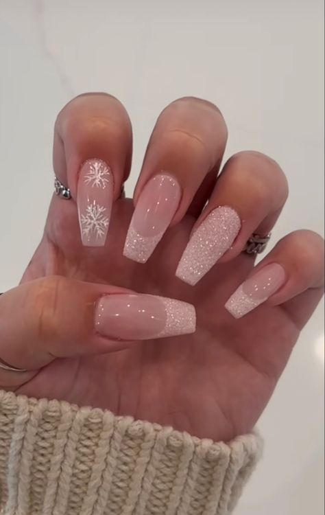 Nail Silver, Movie Aesthetic, Winter Nails Acrylic, Accent Nail, Pointed Nails, Nails Glitter, Christmas Nails Acrylic, Nails 2023, Festival Nails