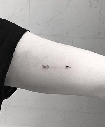 Minimalist Arrow Tattoo on Bicep Minimalist Arrow Tattoo, Tattoo On Bicep, Arrow Tattoos For Women, Small Arrow Tattoos, Cream Tattoo, Arrow Tattoo Design, Dragon Tattoo For Women, Shape Tattoo, Muster Tattoos