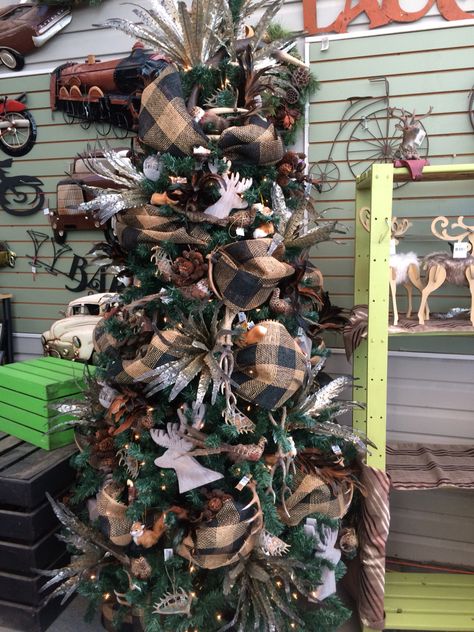 Deer Hunting Christmas Tree Ideas, Hunting Lodge Christmas Tree, Hunters Christmas Tree Ideas, Hunters Christmas Tree, Camo Christmas Tree, Hunting Theme Christmas Tree, Deer Christmas Tree Ideas, Hunting Christmas Tree Ideas, Christmas Tree With Antlers