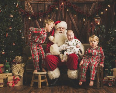 7 Tips To Magical Santa Photos - Master Photography Podcast Pictures With Santa Set Up, Santa Photo Shoot Ideas, Santa Experience Photoshoot, Mall Santa Photo Ideas, Santa Photoshoot Ideas, Santa Picture Set Up, Santa Photoshoot Mini Sessions Outside, Santa Claus Photoshoot Ideas, Santa Photoshoot Mini Sessions