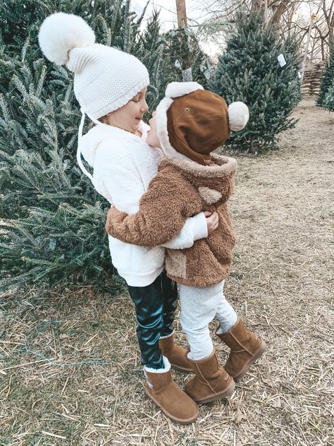 Kids Uggs Outfits, Toddler Boy Ugg Boots Outfit, Ugg Boots Kids, Becky Hillyard, Uggs Outfits, Ugg Kids, Cella Jane, Kids Head, Leather Leggings Outfit