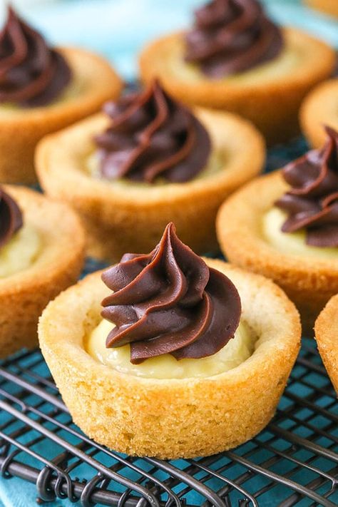 Cookie Cups Recipe, Boston Cream Pie, Boston Cream, Custard Filling, Cookie Cups, Vanilla Cookies, Cream Desserts, Cookie Pie, Food Cakes