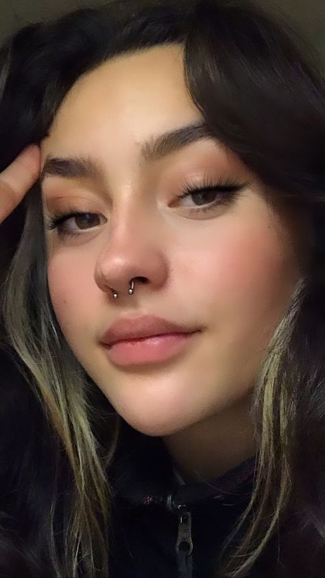 Nose Piercing Jewelry Septum, Piercings Nose Septum, Subtle Septum Piercing, Septum Piercing Cute, Cute Face Piercings, Septum Piercing Girl, Cute Septum Piercing, Septum Aesthetic, Septum Piercing Aesthetic