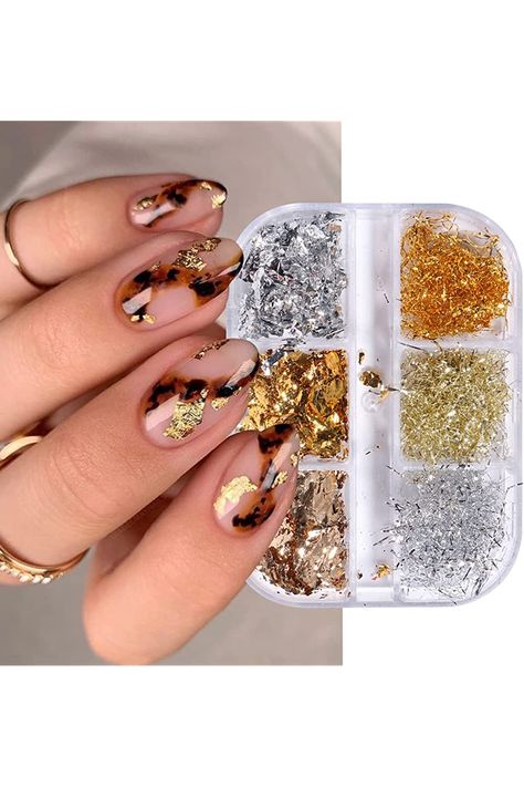 Nails With Foil Flakes, Gold Summer Nails, Nails With Foil, Holographic Glitter Nails, Nail Art Stripes, Foil Nail Art, Manicure Diy, Manicure Tips, Nail Remover