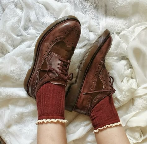 Cottage Core Shoes, Vintage Academia, Academia Outfits, Cottagecore Outfits, Lily Evans, Brown Shoes, Styl Retro, Elegantes Outfit, Mein Style