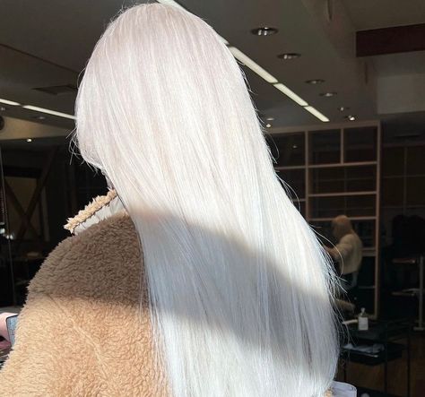 #platinum #hair #blonde #hairstyles #haircolorideas Blonde Hair No Roots, White Hair Dark Roots, Blonde Icy Hair, Silver Platinum Hair, Hair Dark Roots, Icy Hair, Blonde Hair With Roots, White Blonde Hair, Blonde Hairstyles