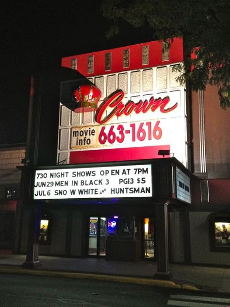 Downtown Crown Point, Indiana. Great theater, when I lived there it was a $2.00 admission. Crown Point Indiana, Vintage Places, Turkey Run State Park, Brown County, Road Train, Rail Road, Lake Signs, Train Art, Lake County