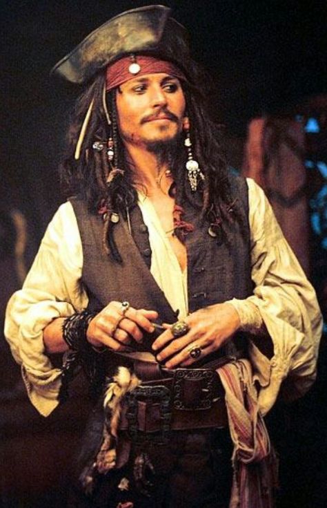 Johnny Depp Jack Sparrow, Jack Sparrow Costume, Hollywood Action Movies, Disney Worlds, Johnny Depp Characters, Barnabas Collins, جوني ديب, Kaptan Jack Sparrow, Diy Hack